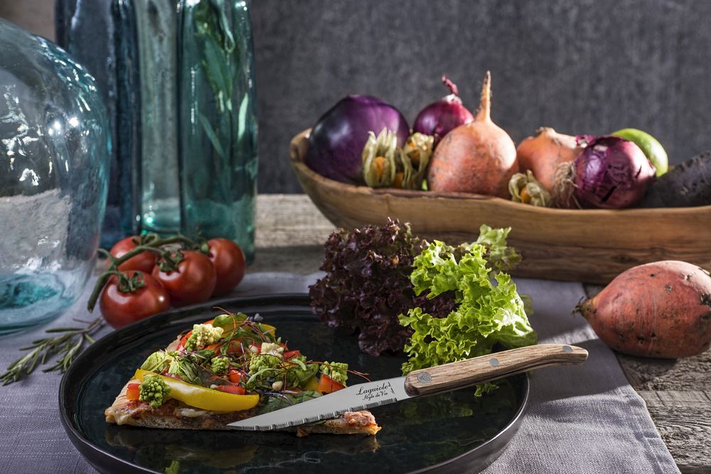 LAGUIOLE - Innovation Line - Steakmessen (gekarteld) - Eikenhout