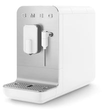 Afbeelding in Gallery-weergave laden, SMEG - Bean to Cup - Volautomatische Koffiemachine - Met Stoomfunctie
